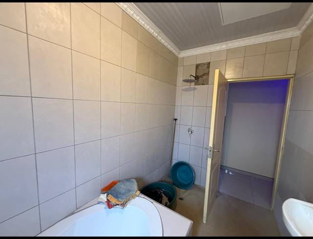 3 BEDROOM HOUSE TO LET IN GOLDEN GARDENS